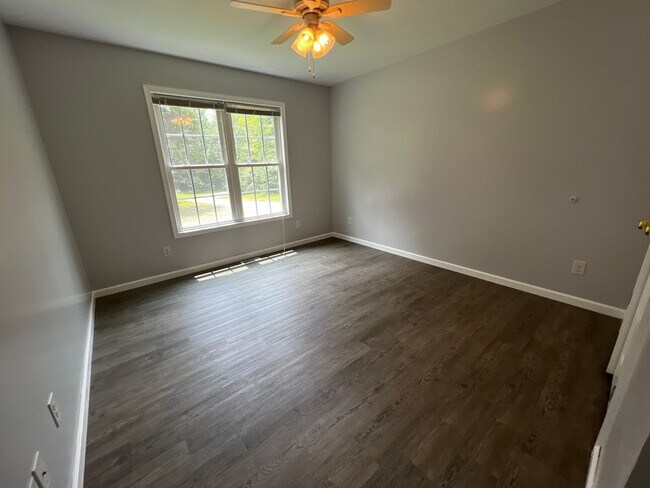 Building Photo - 3-Bedroom in Country Setting Close to Farmville!
