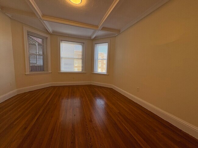 Building Photo - 73 Thatcher St