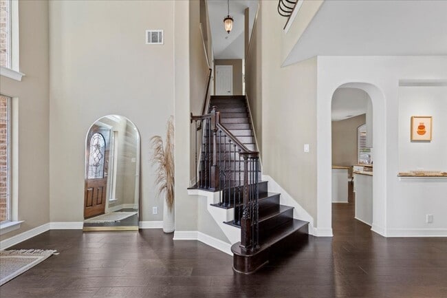 Building Photo - 4 Bedroom 3.5 Bath Heights At Stone Oak Subdivision