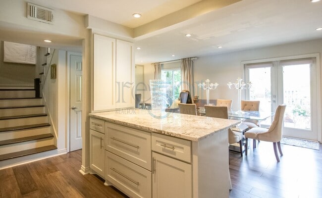 Building Photo - Elegant, updated Pleasant Valley townhome in the heart of WLR