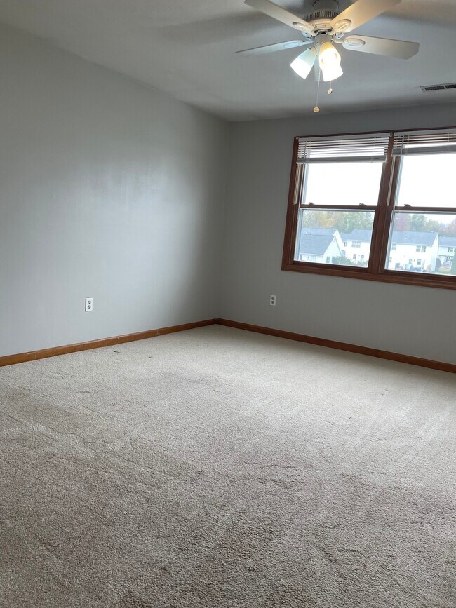 Building Photo - 4 Persimmon Ln