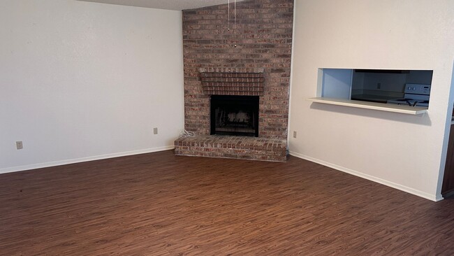 Building Photo - 1127 Mountain View St