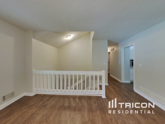 Building Photo - 1025 Brenton Dr NW
