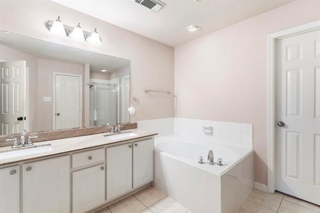 Building Photo - 46 Alderon Woods Pl