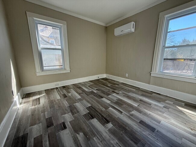 Building Photo - 68 Ash St