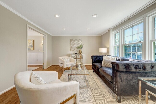 Building Photo - 2015 Freedom Ln