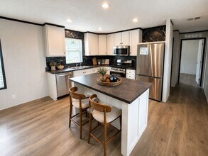 Building Photo - 5512 Redcoat Ln