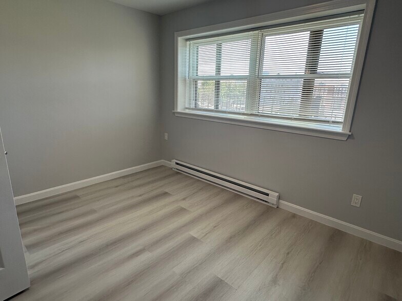 Building Photo - 482 Commonwealth Ave