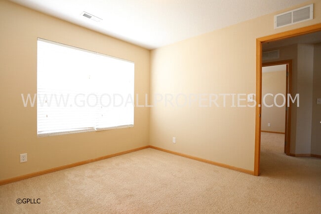 Building Photo - 3-Bedroom Urbandale Home with Office & Attached 2-Car Garage
