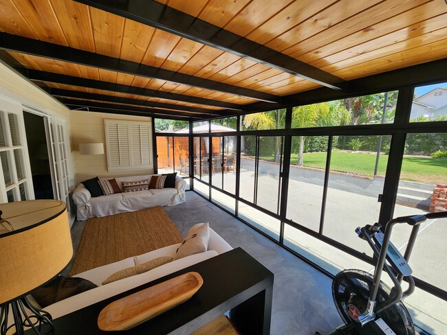 Building Photo - 1230 Oak Cir Dr