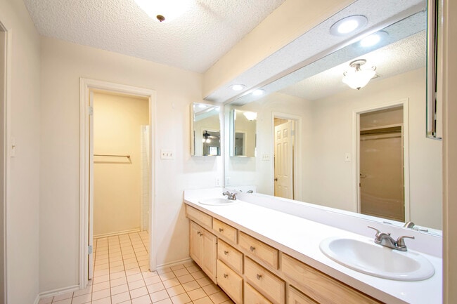 Building Photo - 5416 95th St