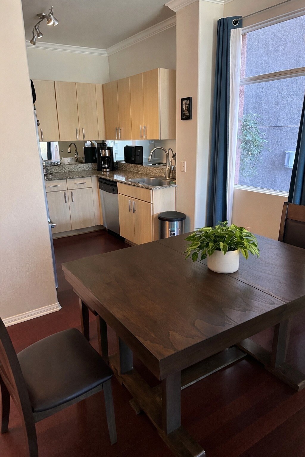 Building Photo - 1642 7th Ave