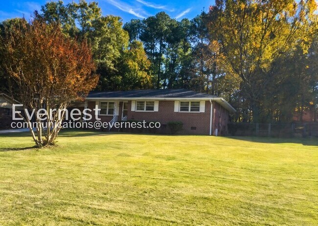 Building Photo - 3 Bed/1.5 Bath Home with Carport / Coming Soon!