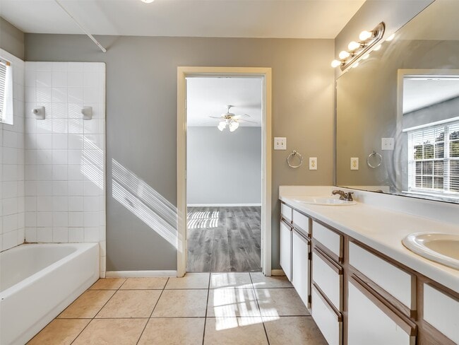 Building Photo - 11703 Emerald Hill Dr