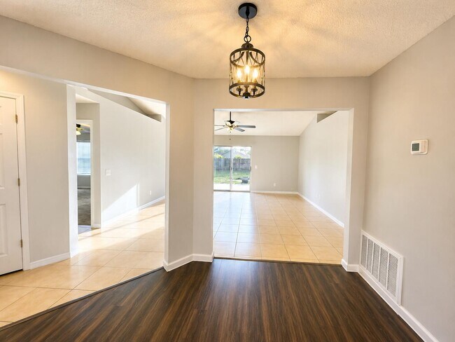 Building Photo - 2722 Shalimar Dr