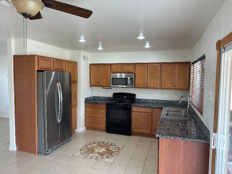 Building Photo - 2213 W Riviera Dr