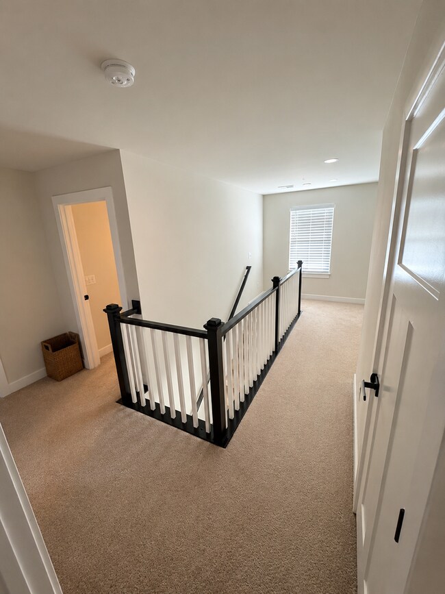 Building Photo - 107 Tonkawa Way