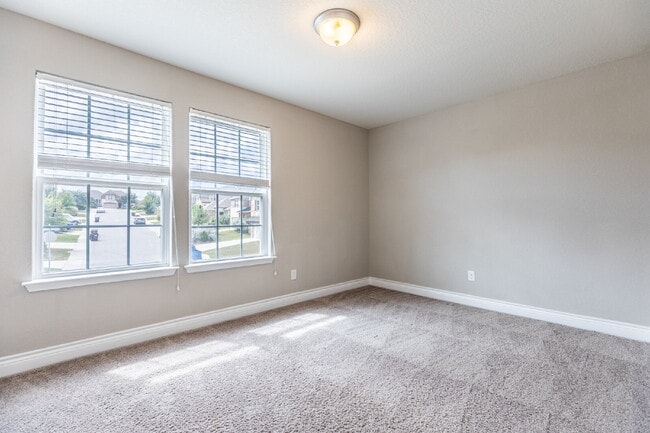 Building Photo - 27462 Paraiso Sands