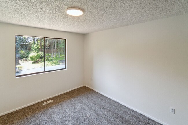 Building Photo - Beautiful Single Family Home Located In In...
