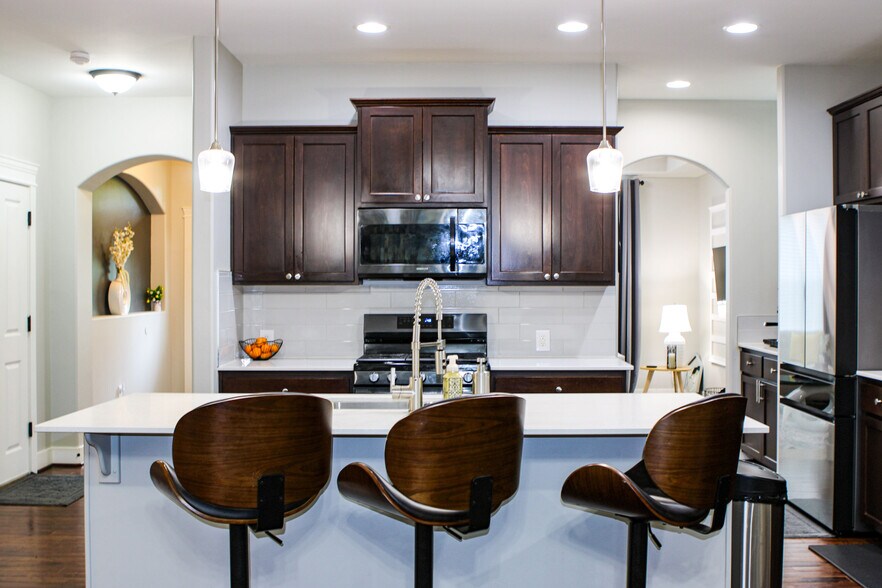 Building Photo - 7801 Rushmore Ave NE