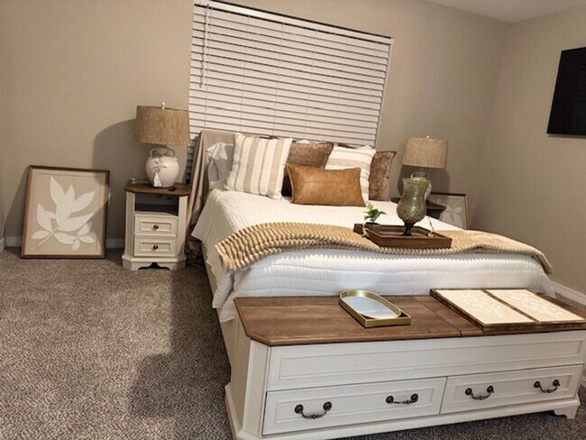 Building Photo - 1833 Sundown Dr