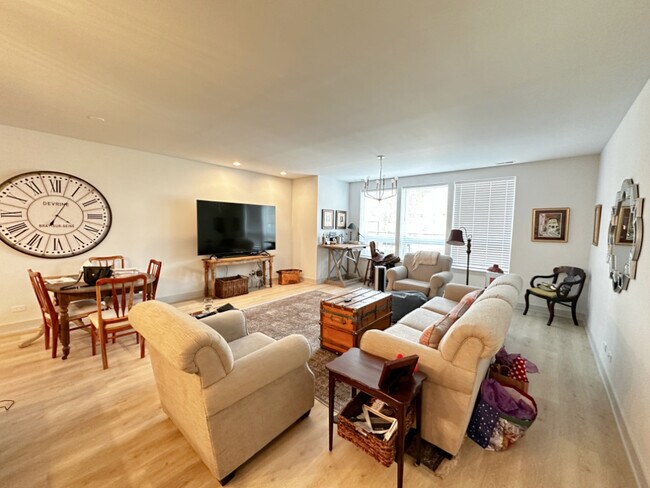 Building Photo - 4420 S Prairie Ave