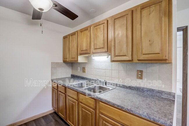 Building Photo - 416 S Bird St