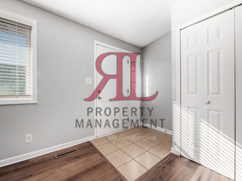 Building Photo - 3102 Elmreeb Dr