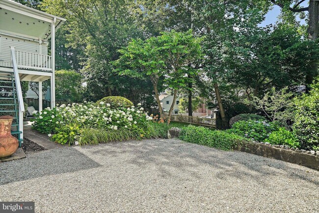 Building Photo - 3612 Albemarle St NW