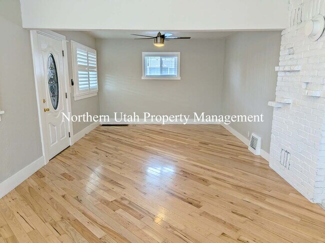 Building Photo - 3 Bed, 2 Bath, HVAC
