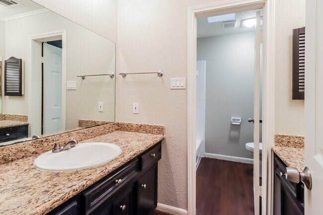 Building Photo - Cedar Valley Drive, Missouri City, TX 77459 - 3 BR 2 BA single-family home