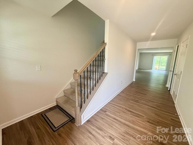 Building Photo - 2834 Oldfield Dr