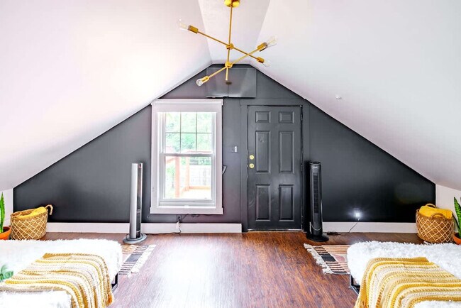 Building Photo - 241 W Water St