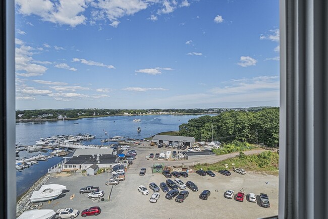 Building Photo - 200 Cove Way