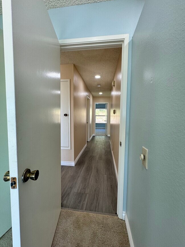 Building Photo - 9941 Mozelle Ln