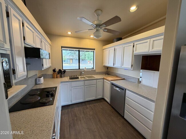 Building Photo - 717 E Granada Dr