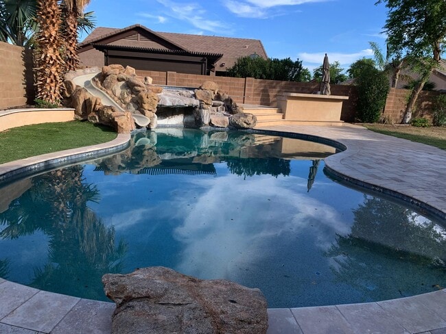 Building Photo - 11331 E Fairbrook St