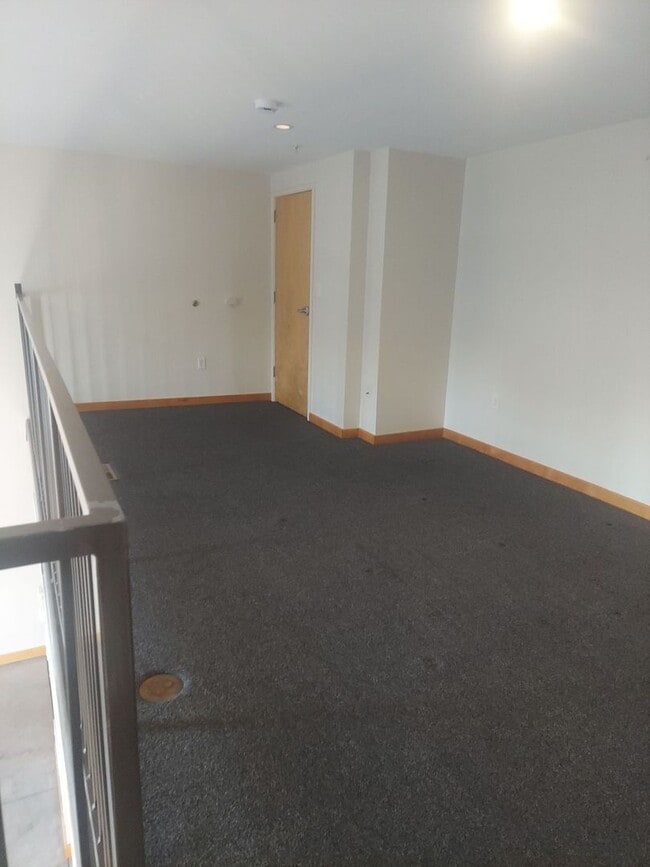 Building Photo - 515 W Main St