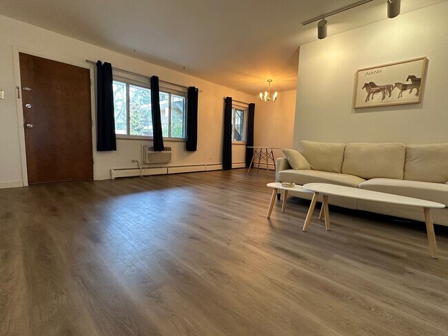 Building Photo - One Bedroom Apartment Near CU Available Now!