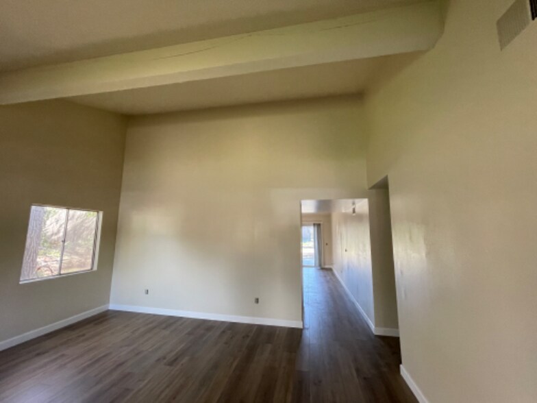 Building Photo - 1210 Caren Rd
