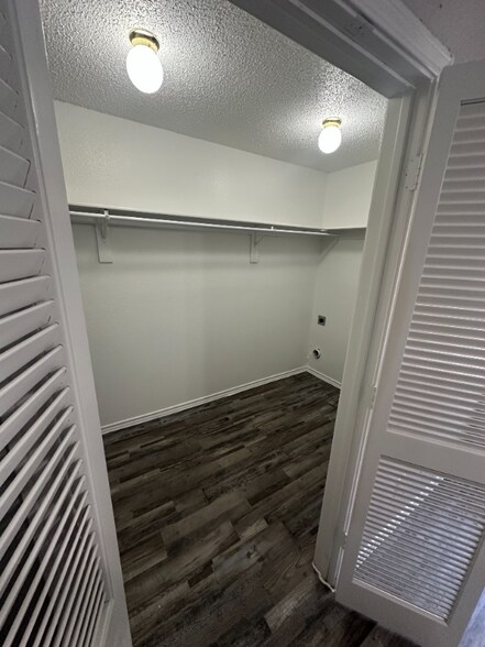 Building Photo - 700 Hercules Ln