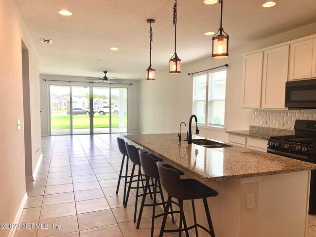 Building Photo - 816 Redtail Ln