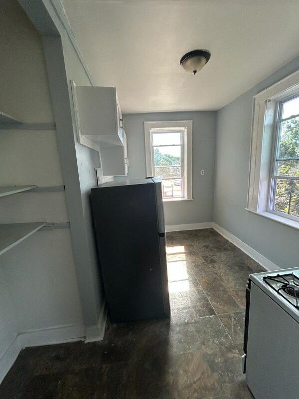 Building Photo - 402 Hawthorne Ave
