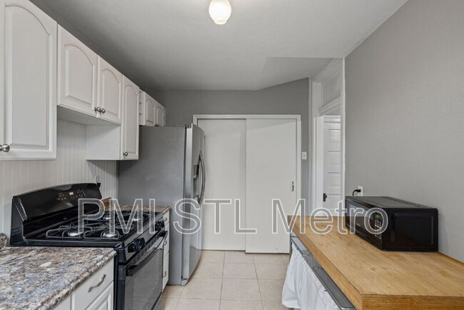 Building Photo - 4036 Flad Ave