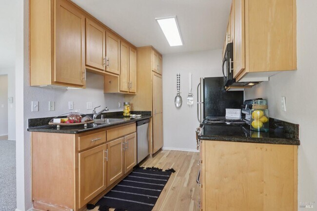 Building Photo - 900 Cambridge Dr