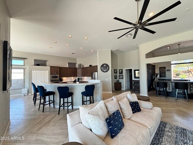Building Photo - 7637 E Tasman Cir