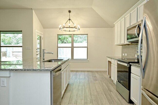 Building Photo - 10620 W Lakeview Dr