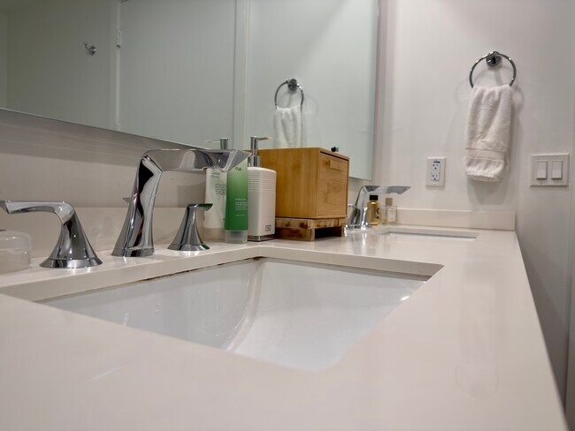 Building Photo - 488 NE 18th St