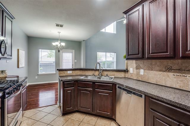 Building Photo - 8738 Manhattan Ave