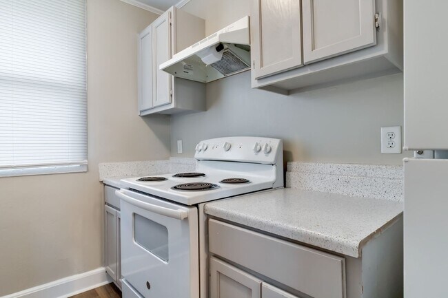Building Photo - 115 S Girouard Rd